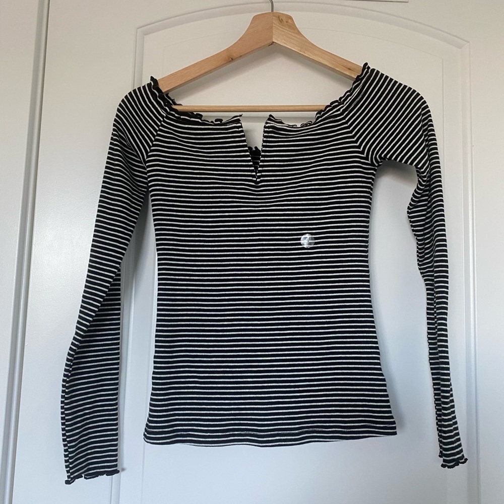 Off the shoulder long sleeve